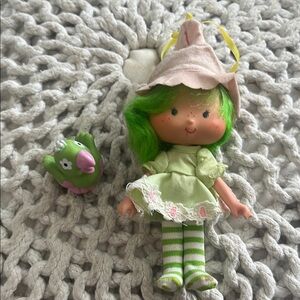 Vintage 1982 Lime Chiffon doll Strawberry Shortcake Kenner, w/ Parfait Parrot